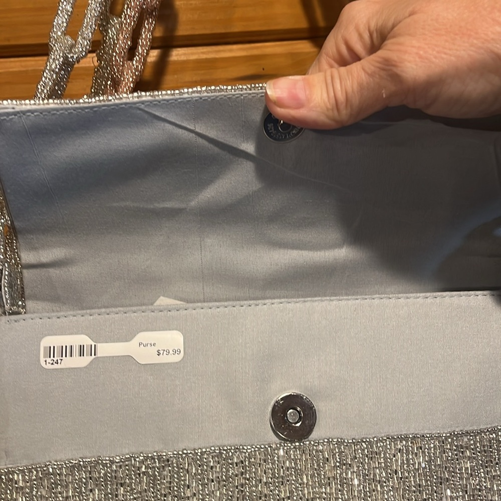 Purses - Picture 4 of 9